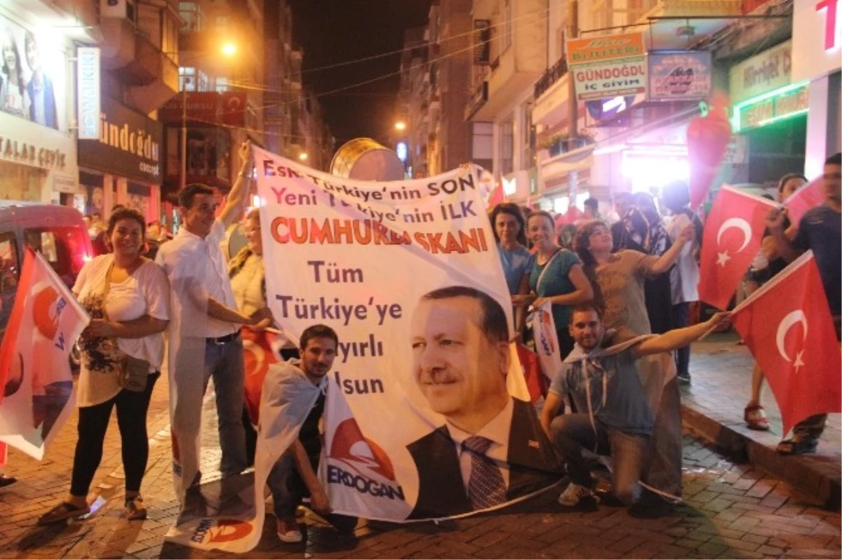 Sinop\'ta Cumhurbaşkanlığı Seçim Kutlamaları
