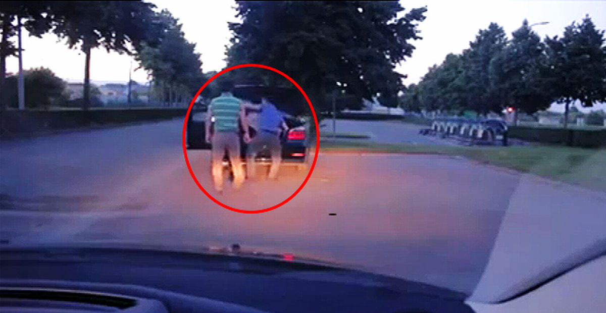 Tam Kavga Edecekken Bagajdan Kum Torbası Çıkardı