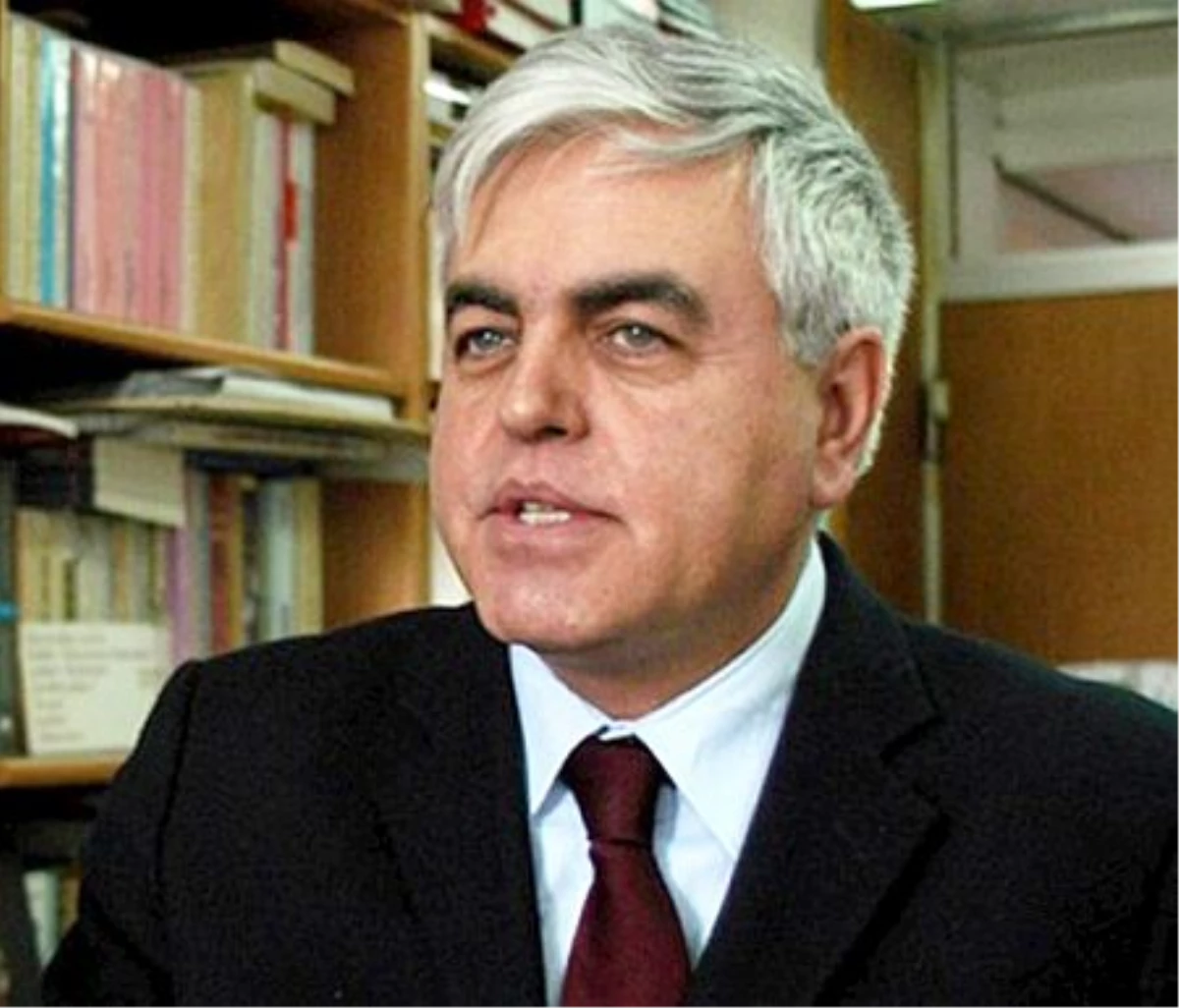 Turgut Özal\'ın Başdanışmanı Prof. Dr. Hikmet Özdemir: "Başbakanın İstifa Etmesine Gerek Yok"