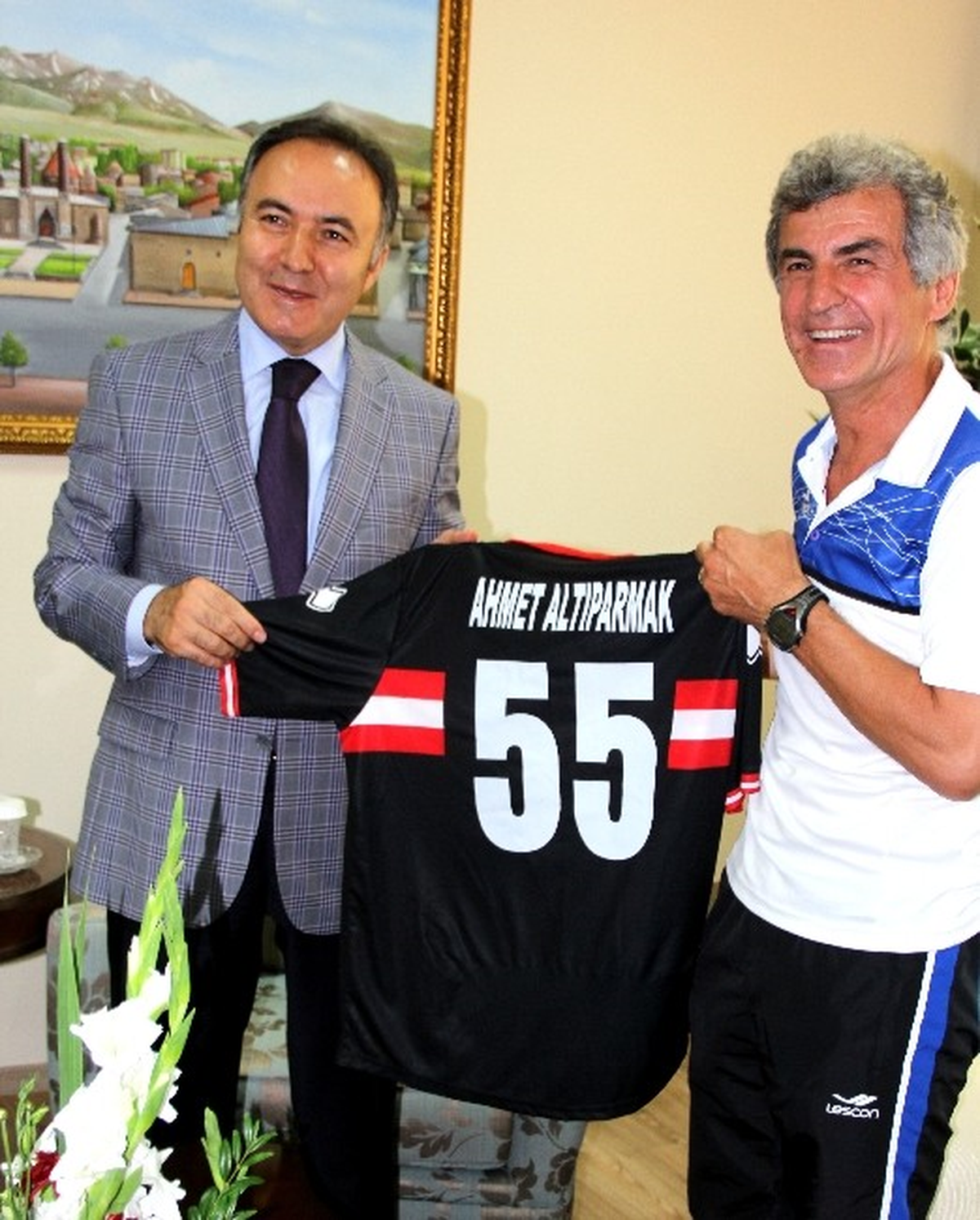 Vali Altıparmak\'a Samsunspor Forması
