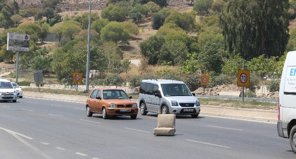 Yol Ortasında Tekli Koltuk Unutuldu