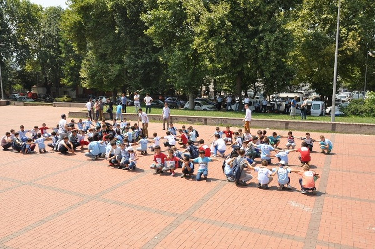 Agd\'li Öğrencilerden Gazze\'ye Destek Yürüyüşü