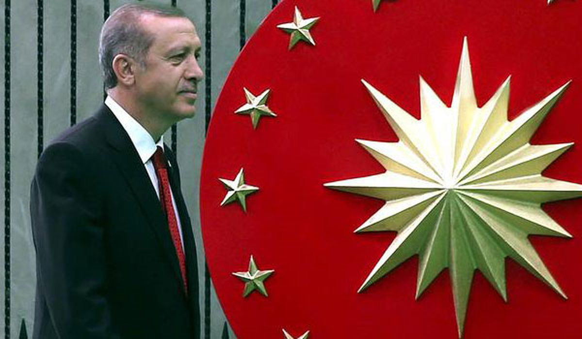 AK Parti\'nin Başbakan Anketinden 2 İsim Çıktı
