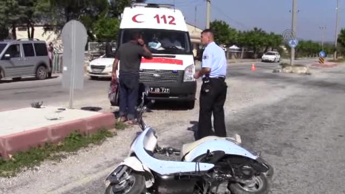 Çanakkale Bayramiç\'te Motosiklet ile Otomobil Çarpıştı: 2 Yaralı