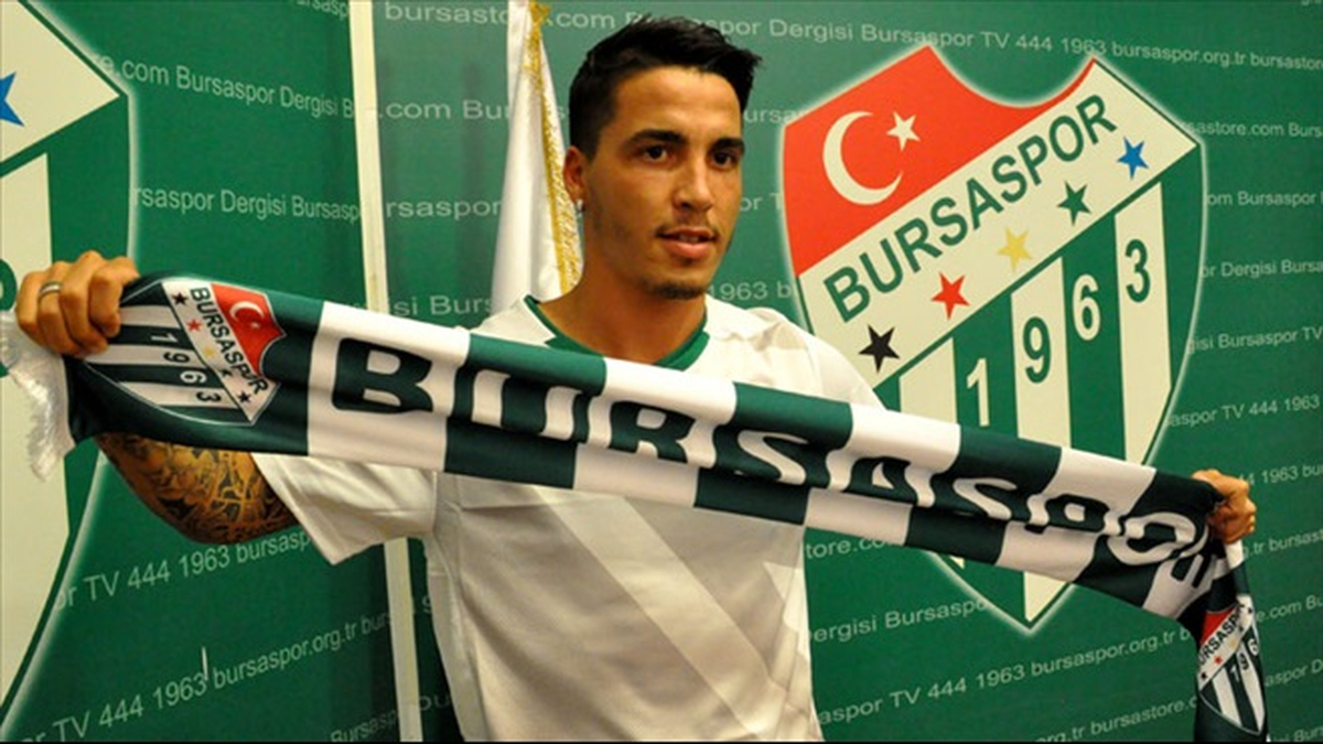 Bursaspor\'un Yeni Transferi Josue İlk Antrenmanına Çıktı
