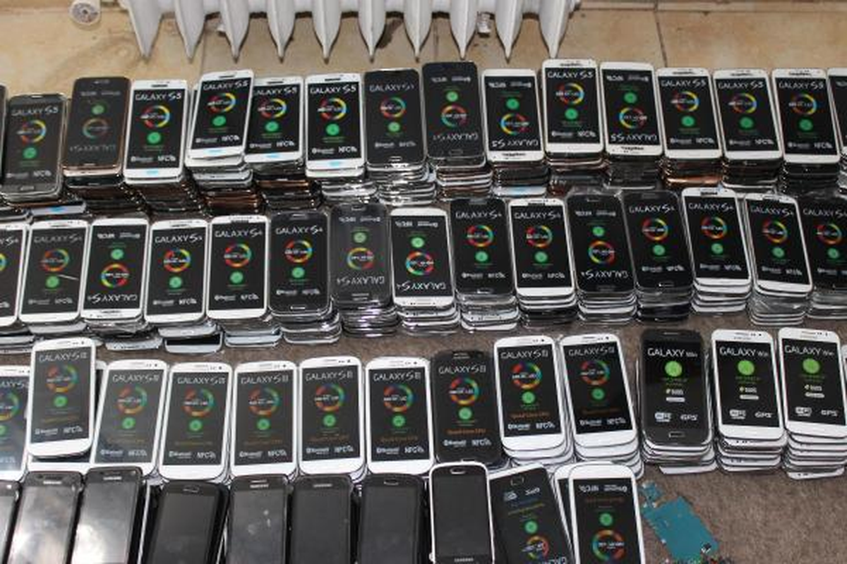 Çalıların Arasından 2 Milyon TL\'lik Telefon Çıktı