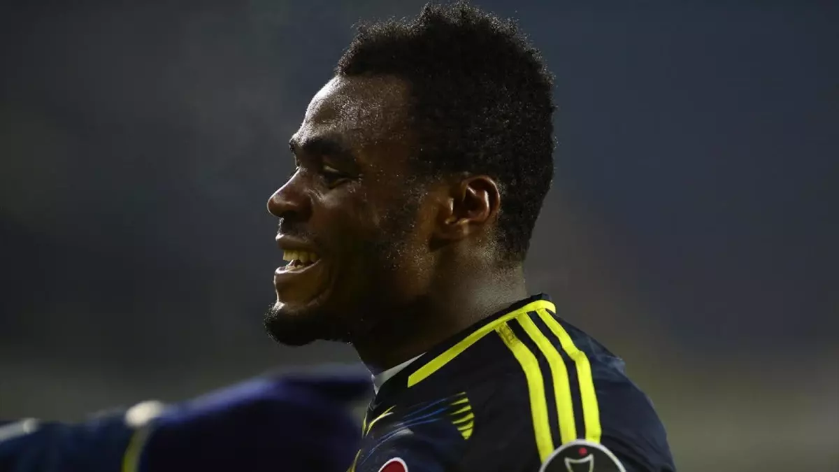 Emenike\'ye Irkçı Saldırı