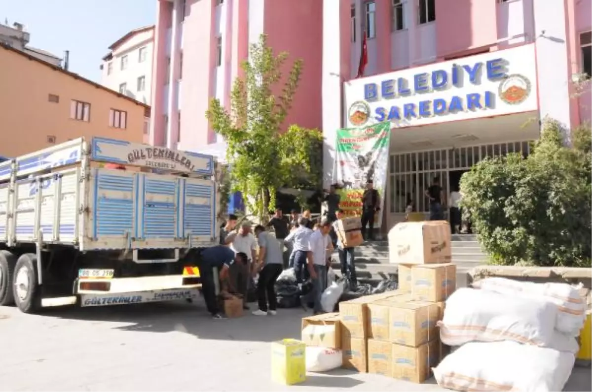 Hakkari\'den Suriyeli Kürtlere Yardım Eli