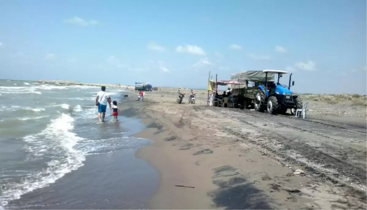 Halk Plajında Traktörlü Tatil