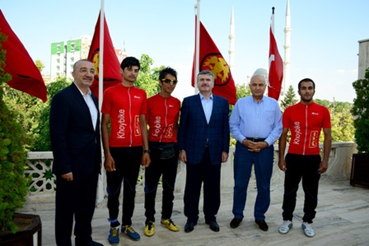 İranlı Bisikletçiler Başkan Akyürek\'i Ziyaret Etti
