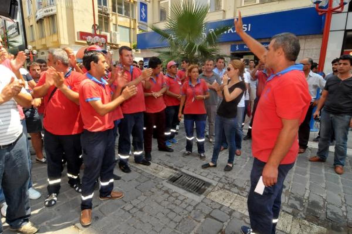 Mersin\'de İşsiz Kalan Parkomat İşçilerinden Protesto Yürüyüşü