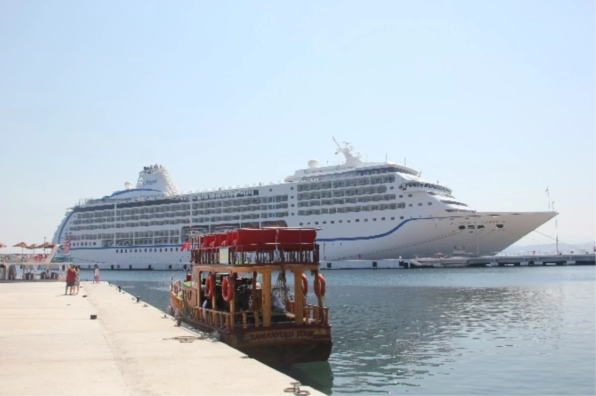 Sinop\'ta Kruvaziyer Gemi Hareketliliği