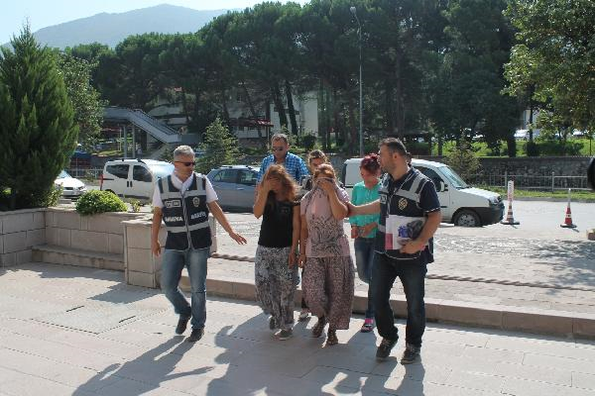 Amasya\'da Evlerden Altın Çalan 3 Kadın Yakalandı