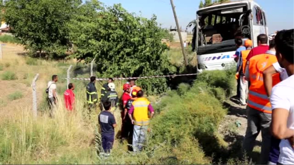 Aksaray\'da Otobüs Devrildi: 6 Ölü, 17 Yaralı