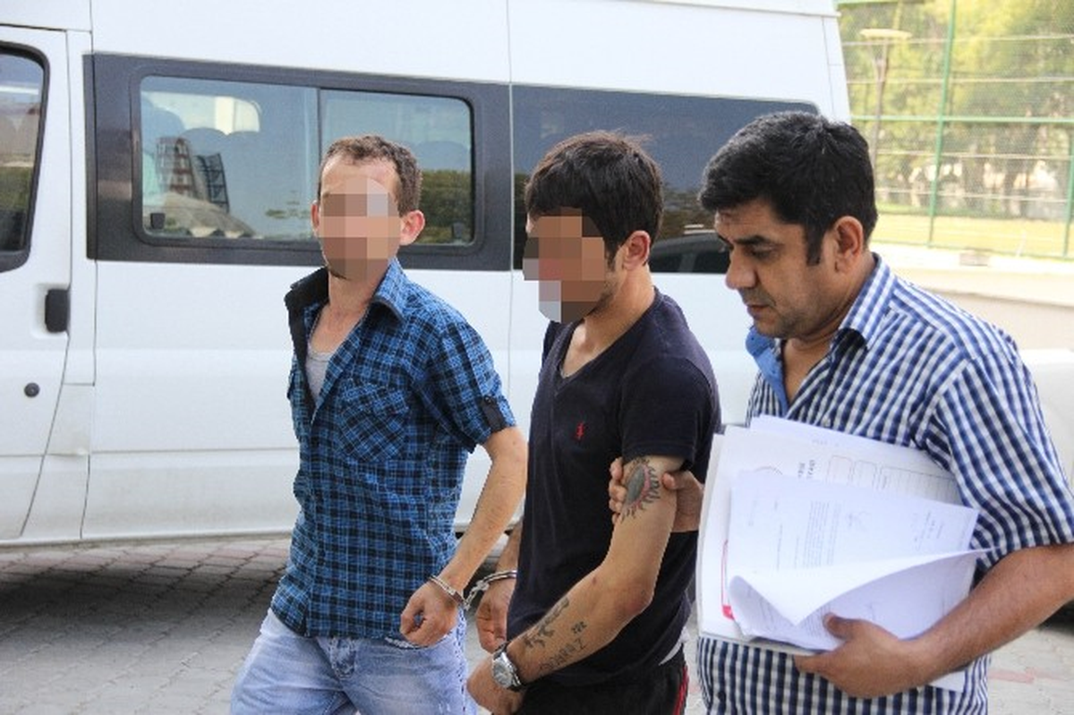 Annesini Bıçakla Yaraladı