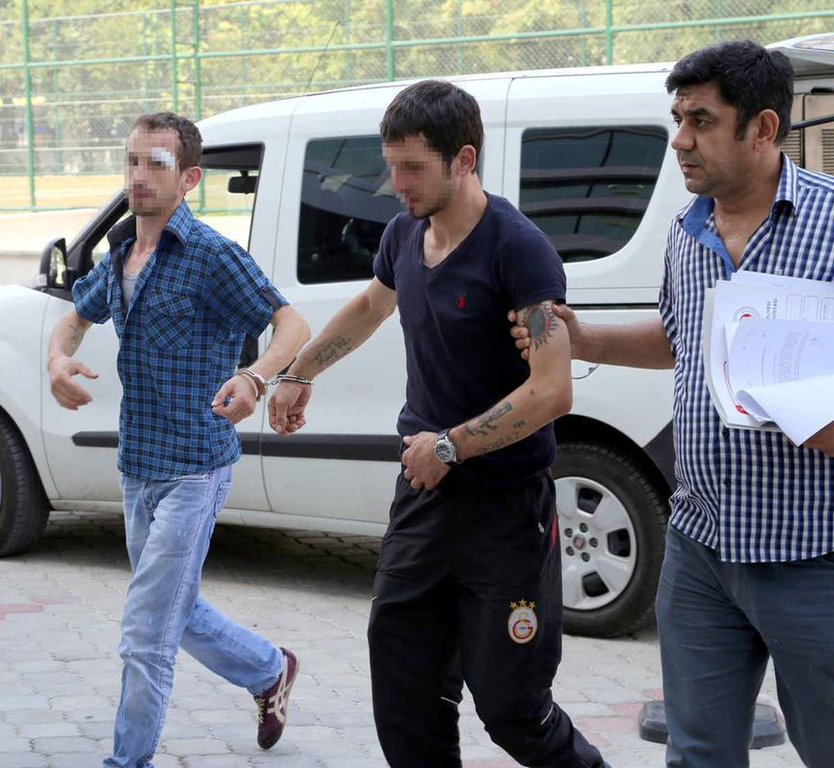 Annesini Bıçakla Yaralayan, Babasını da Tehdit Eden Kişi ile Ağabeyi Gözaltına Alındı