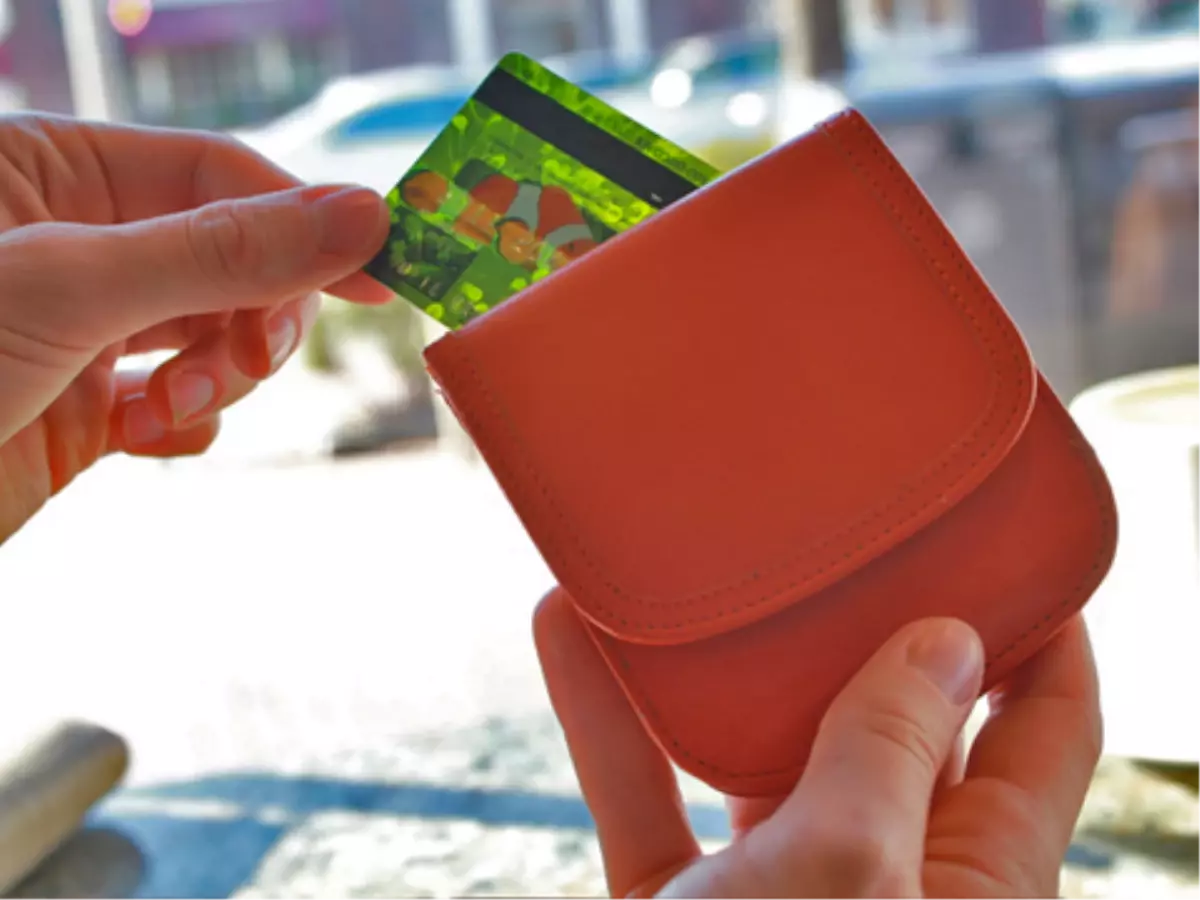 Bebek Arabasına Koyduğu Cüzdanı Çalındı