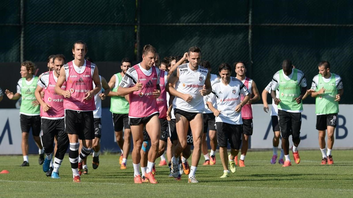 Beşiktaş\'ta Arsenal Maçı Hazırlıkları Sürüyor