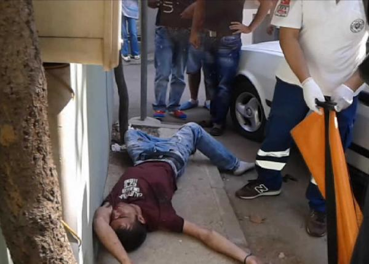 Bonzai İçen Genci Polis Linçten Kurtardı