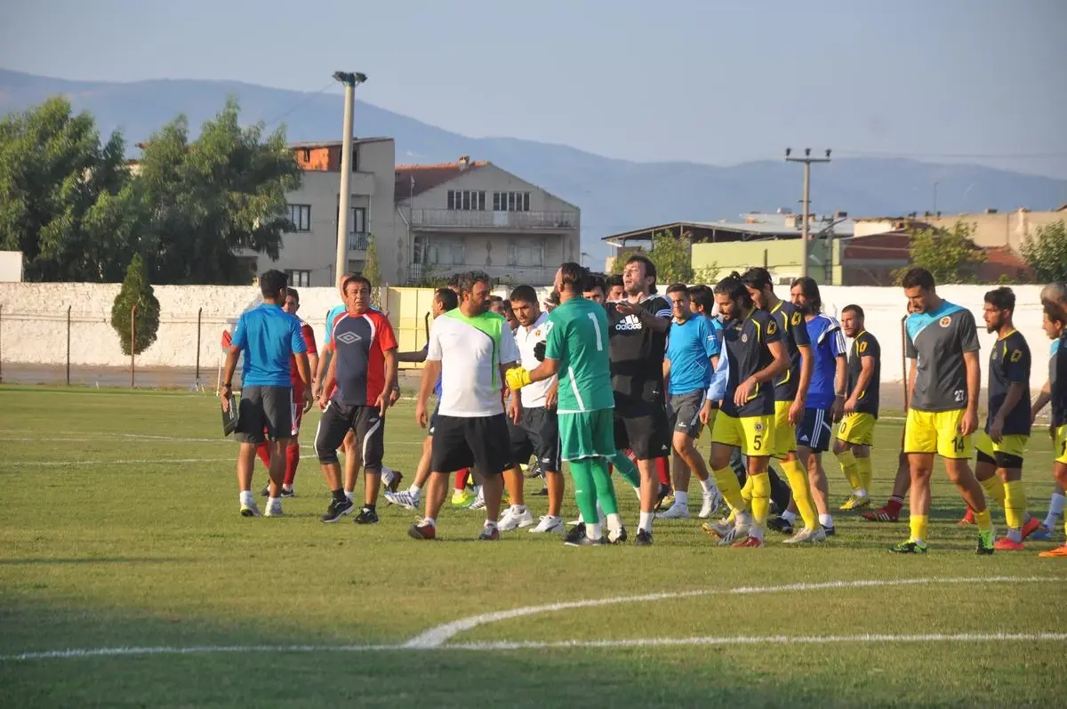 Turgutluspor ile Menemen Belediyespor 1-1 Berabere Kaldı