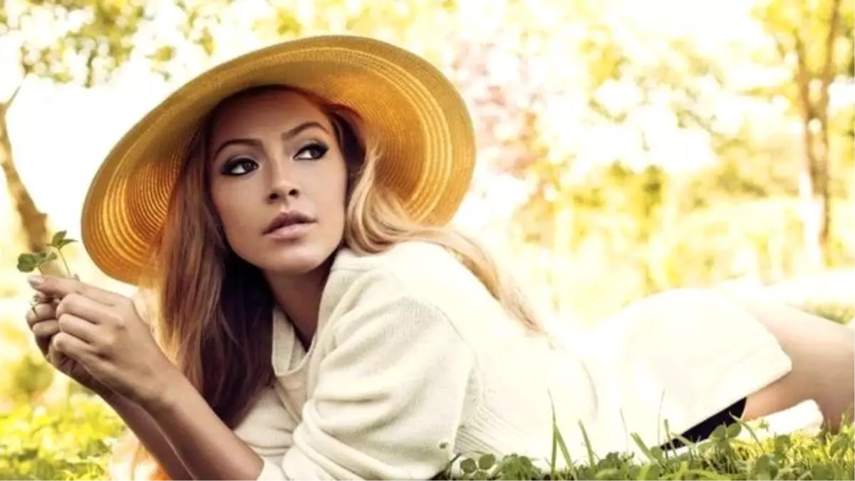 Hadise Vogue Türkiye İçin Kamera Karşısına Geçti