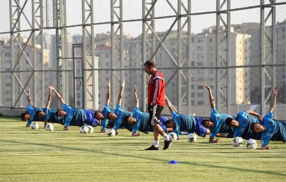 İstanbul Başakşehir\'den Yeni Tesislerde İlk Antrenman