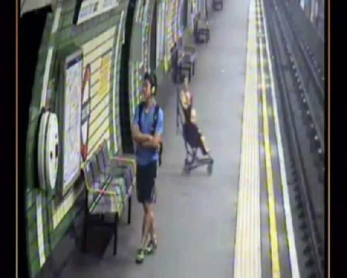 Londra Metrosunda Rayların Üzerine Düşen Bebeğin Mucize Kurtuluşu