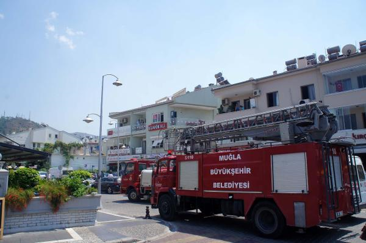 Marmaris\'te Sigara İzmaritinden Çıkan Yangın Korkuttu