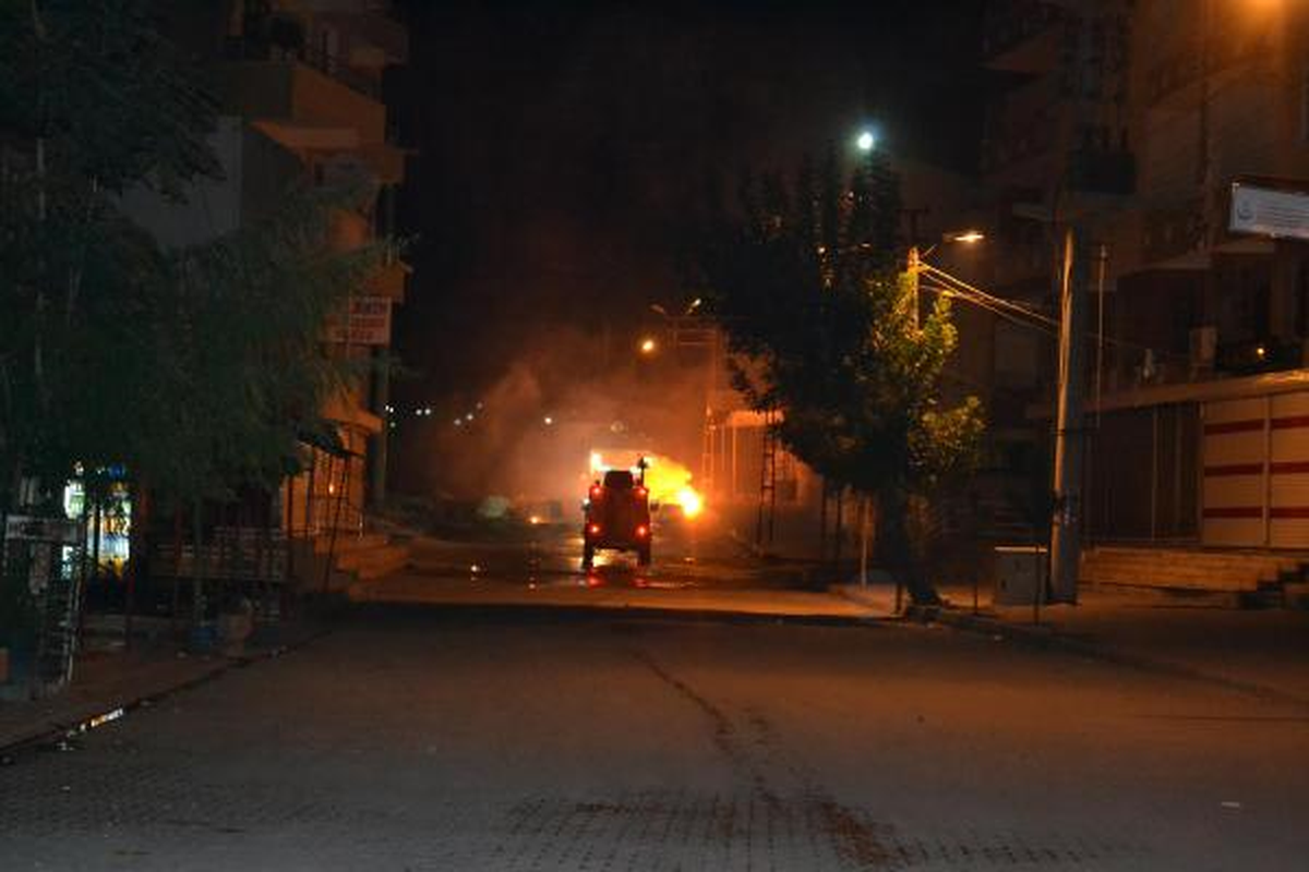 Silvan\'da İzinsiz Gösteriye Polis Müdahalesi