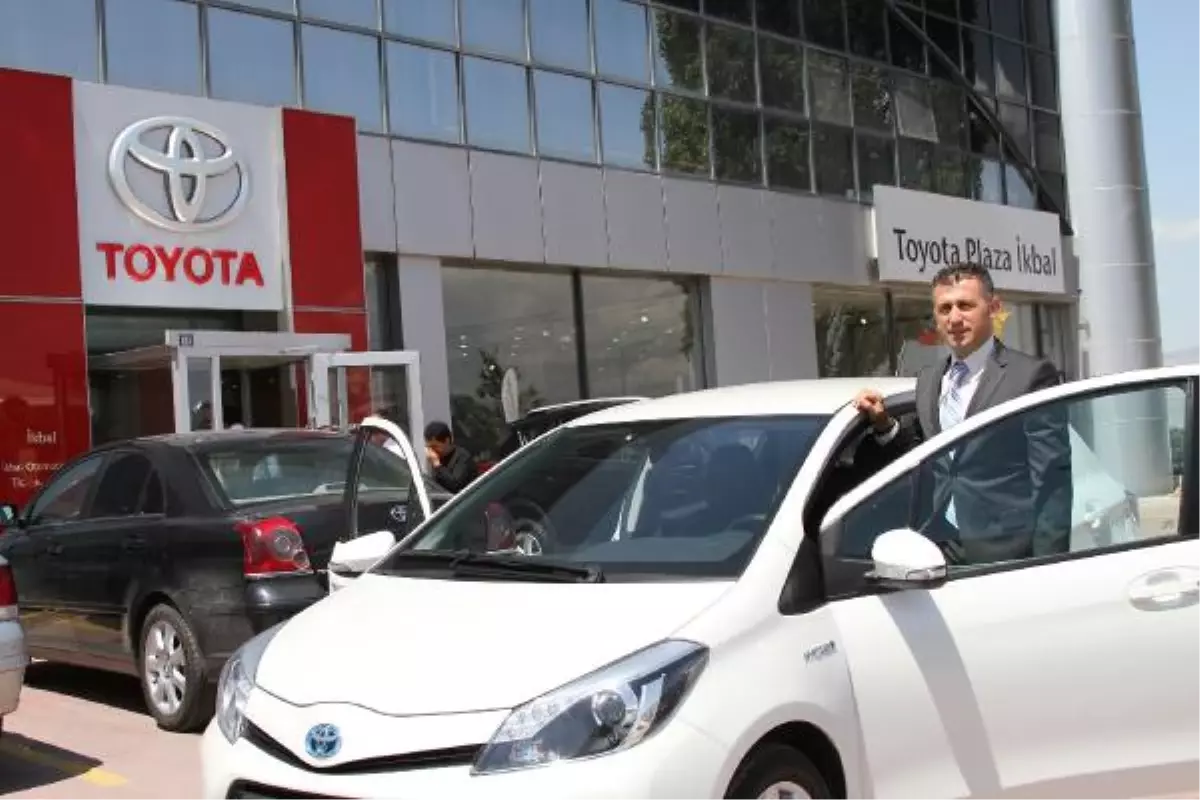 Toyota, Çevreci Hibrit Otomobili Tanıttı