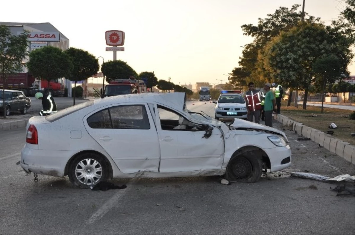 Yozgat\'ta Otomobil Ağaca Çarptı: 1 Ölü, 1 Yaralı