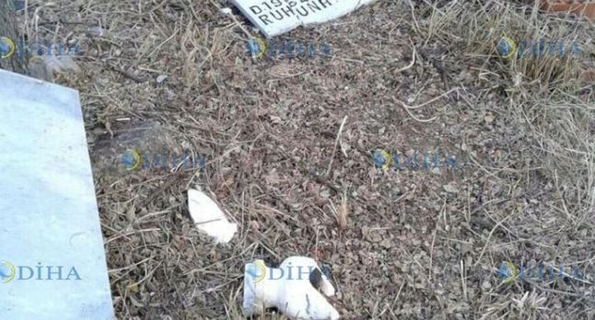İzmir Selçuk\'ta Alevilere Ait Mezarlar Tahrip Edildi