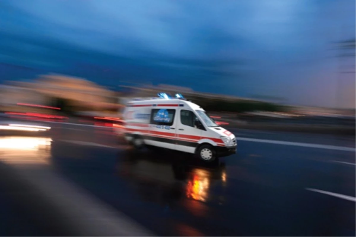 Elbistan\'da Çatıdan Düşen 112 Acil Servis Personeli Yaralandı