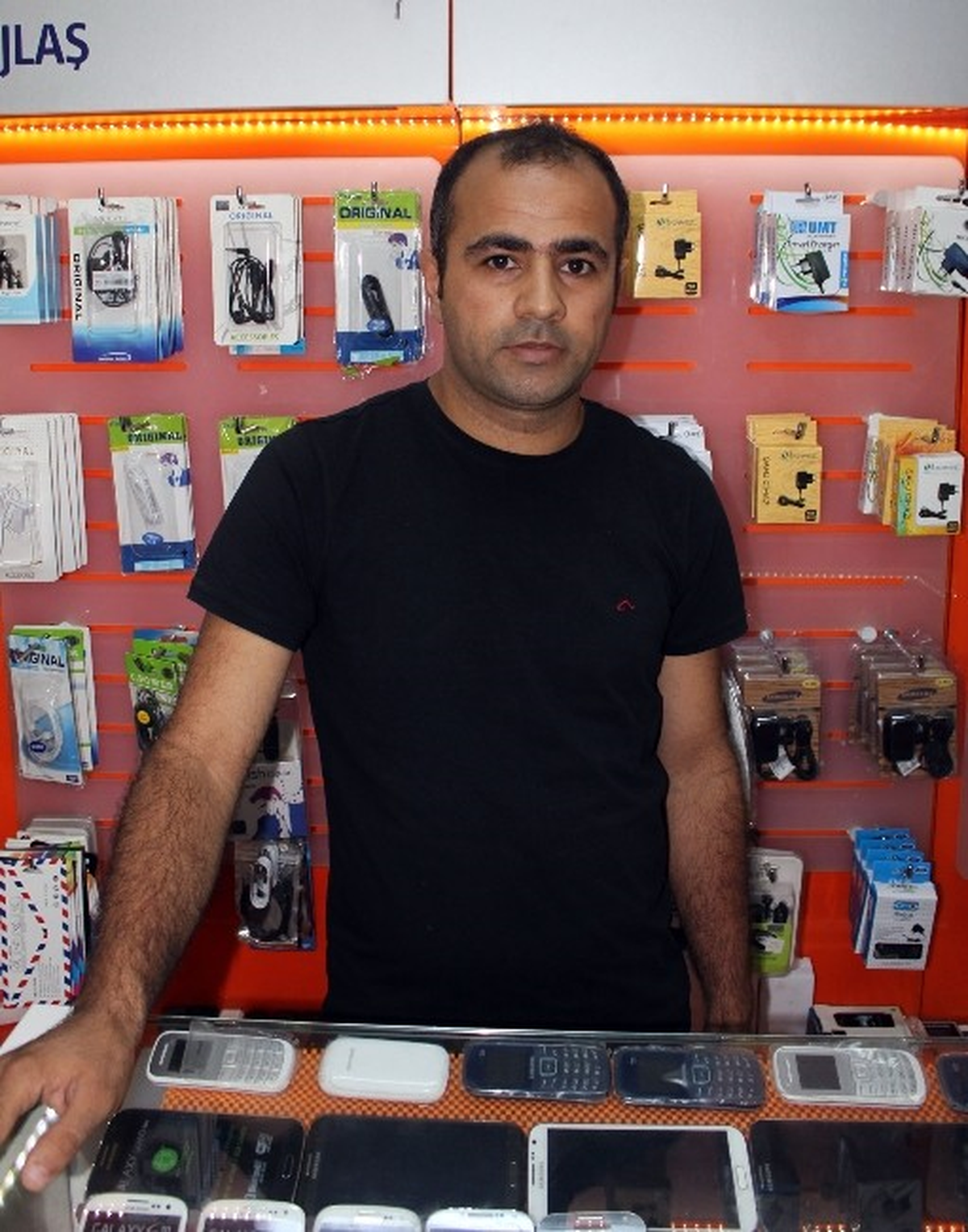 Çocuklarının Gözü Önünde Cep Telefonunu Böyle Çaldı