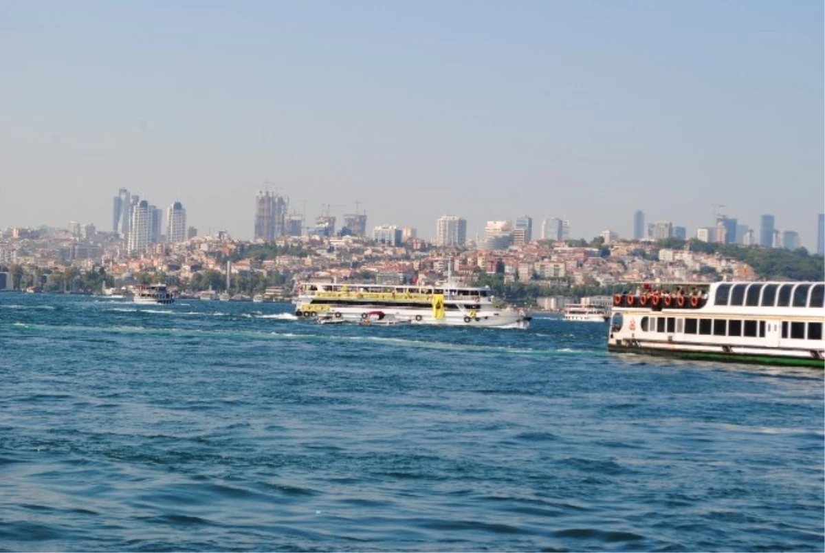 İstanbul Boğazı\'ndan "Rabia Gemisi" Geçti