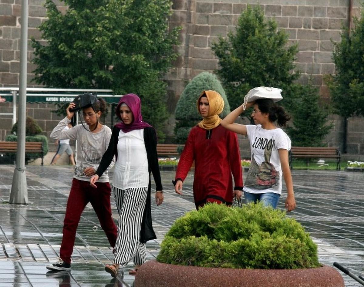 Kayseri\'de Serinleten Yağmur