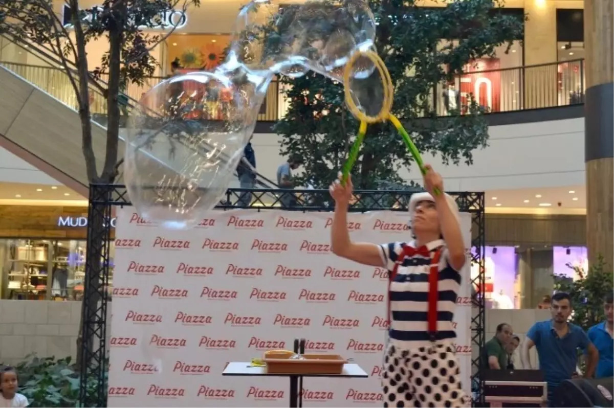 Piazza Çocuk Kulübü\'nde Bubble Show