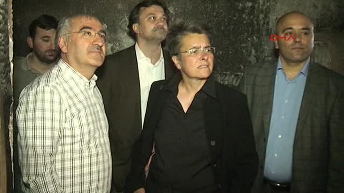 Politikacılar Berlin\'de Yanan Mevlana Camisini Ziyaret Ettiler