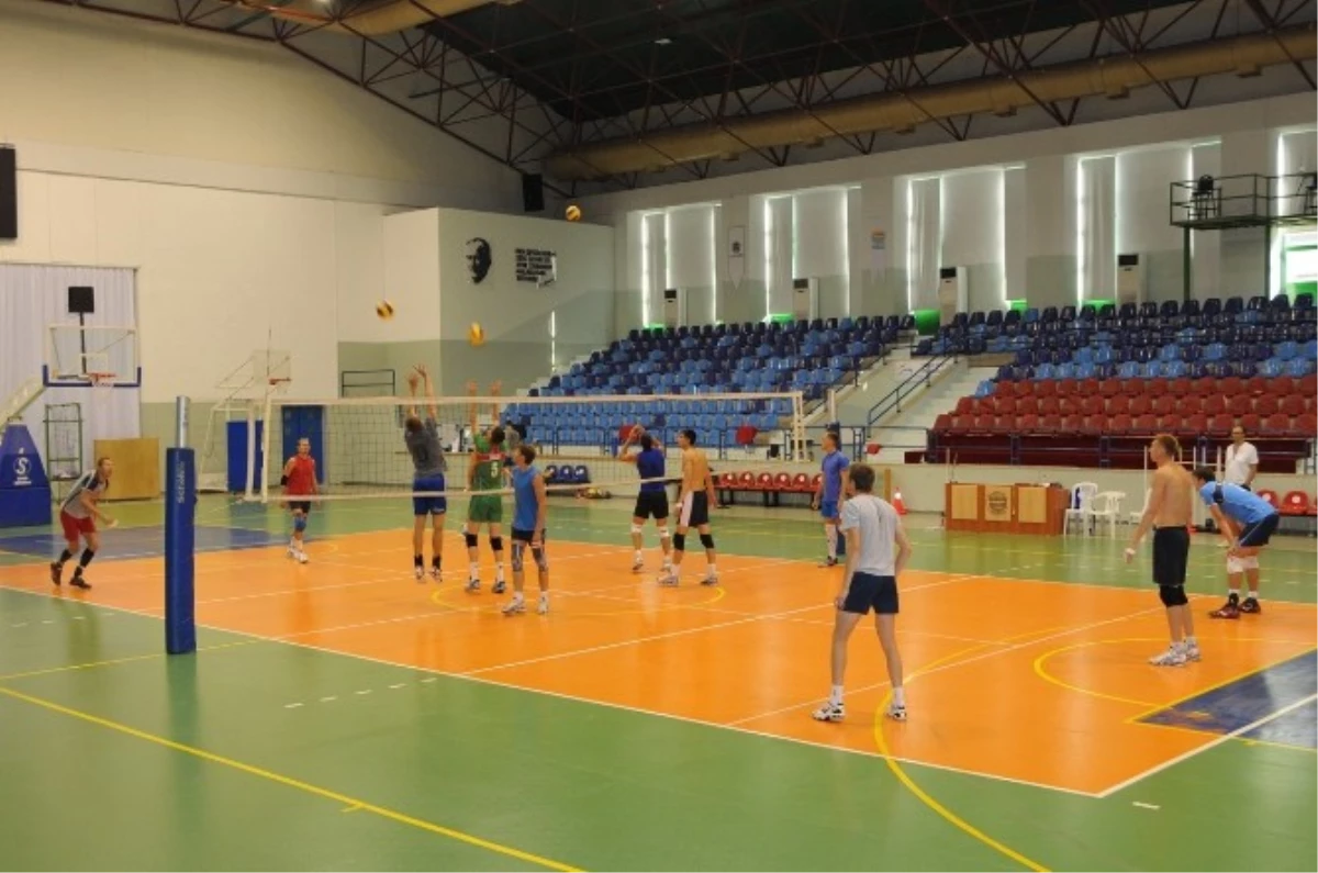 Rus Voleybol Takımı Marmaris\'te Kampa Girdi