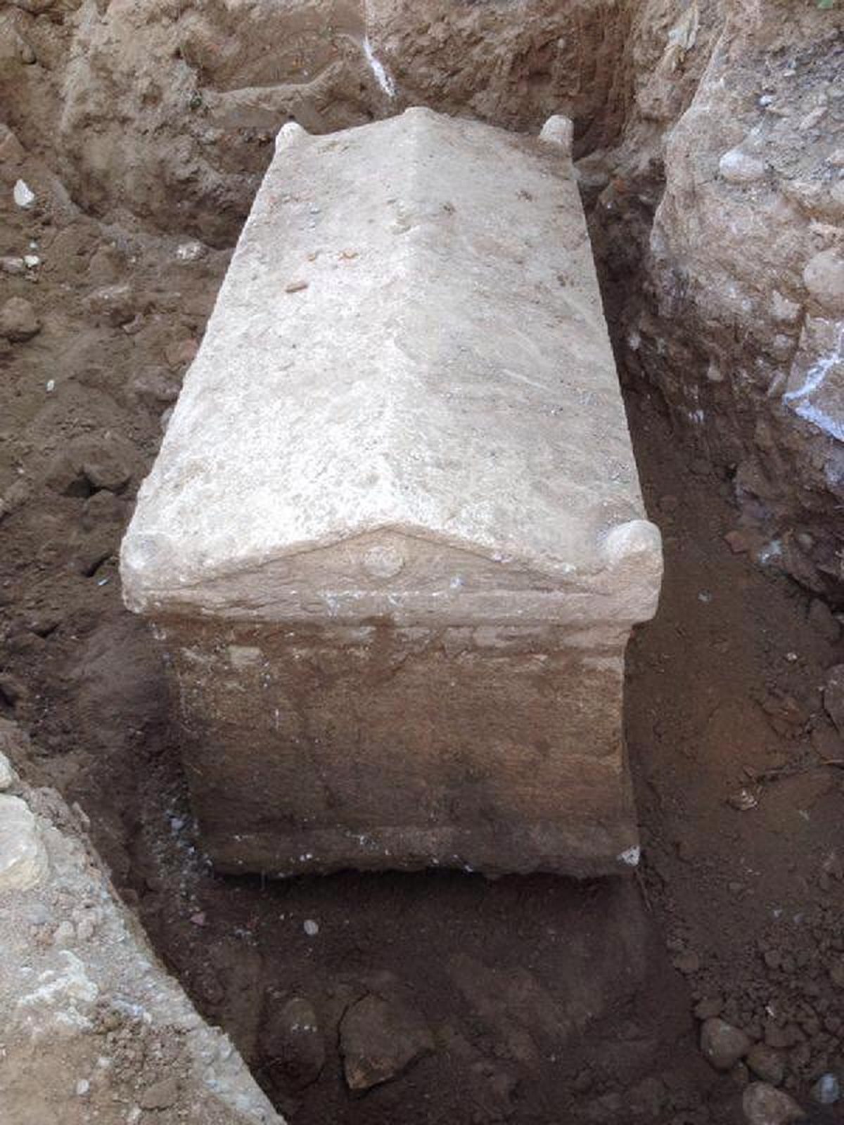 Sel Suları 2 Bin Yıllık Lahdi Ortaya Çıkardı