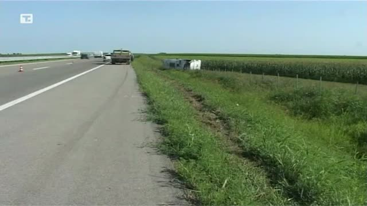 Sırbistan\'da Türk Plakalı Otobüs Devrildi: 1 Ölü, 30 Yaralı