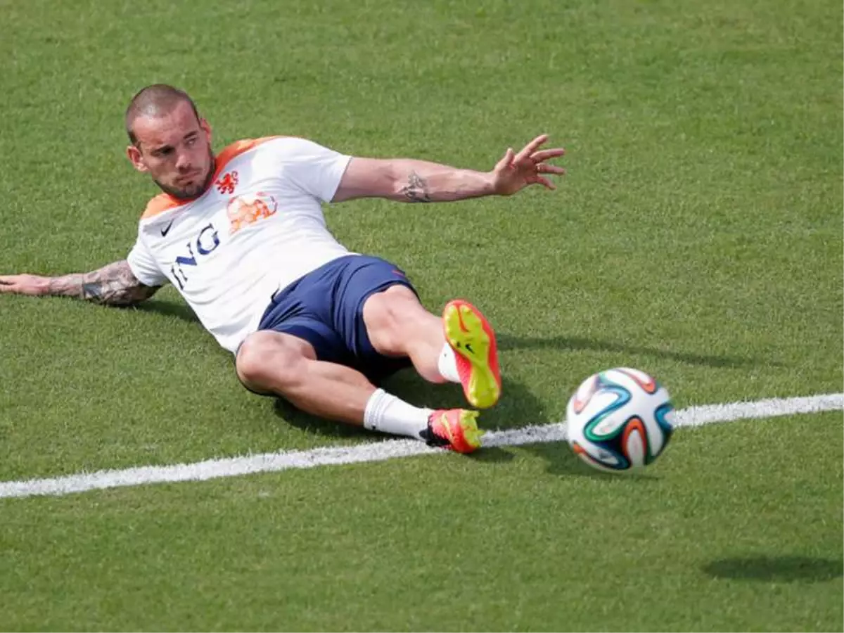 Sneijder Sahaya İndi!