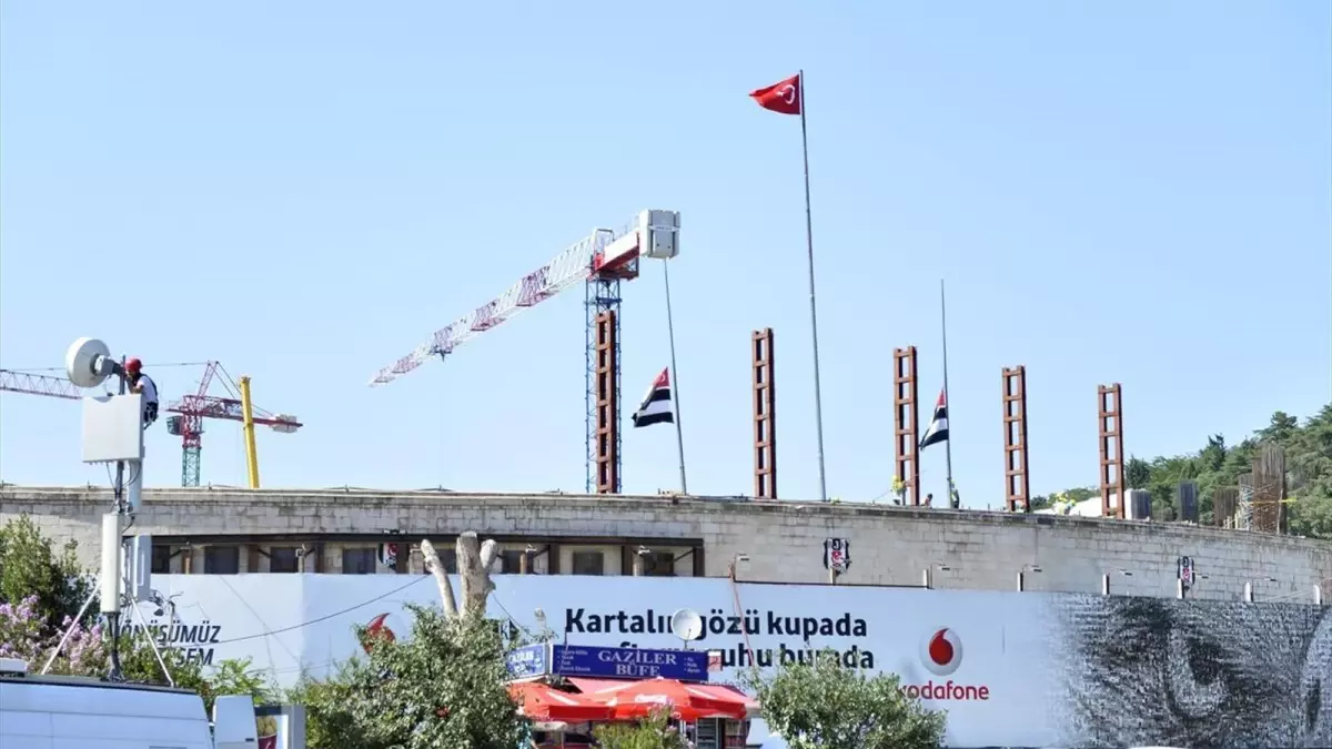 Süleyman Seba İçin Bayraklar Yarıya İndirildi