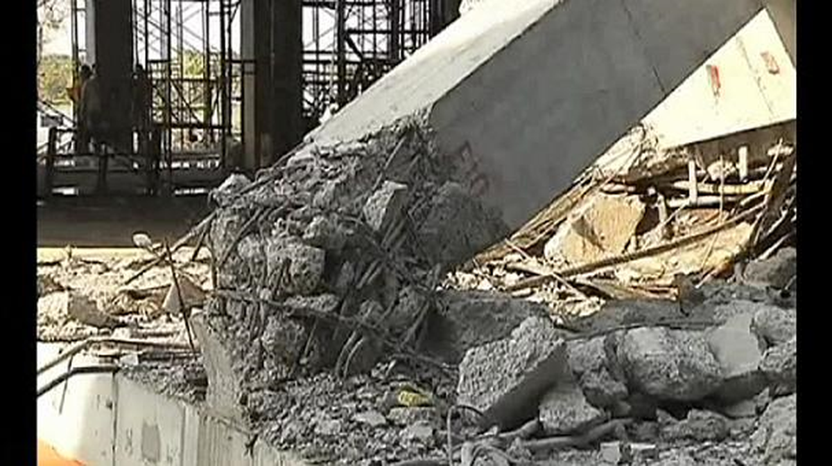 Tayland\'da İnşaatın Çökmesi Sonucu Ölenlerin Sayısı 10\'a Yükseldi