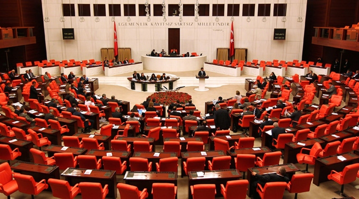 TBMM 1 Ekim\'e Kadar Tatile Girdi