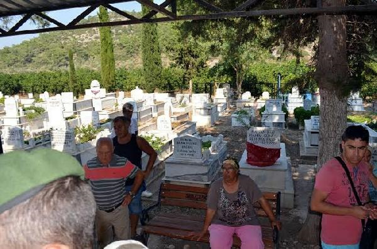 Zeytinköy\'de Bazı Alevi Mezarları Tahrip Edildi (2)