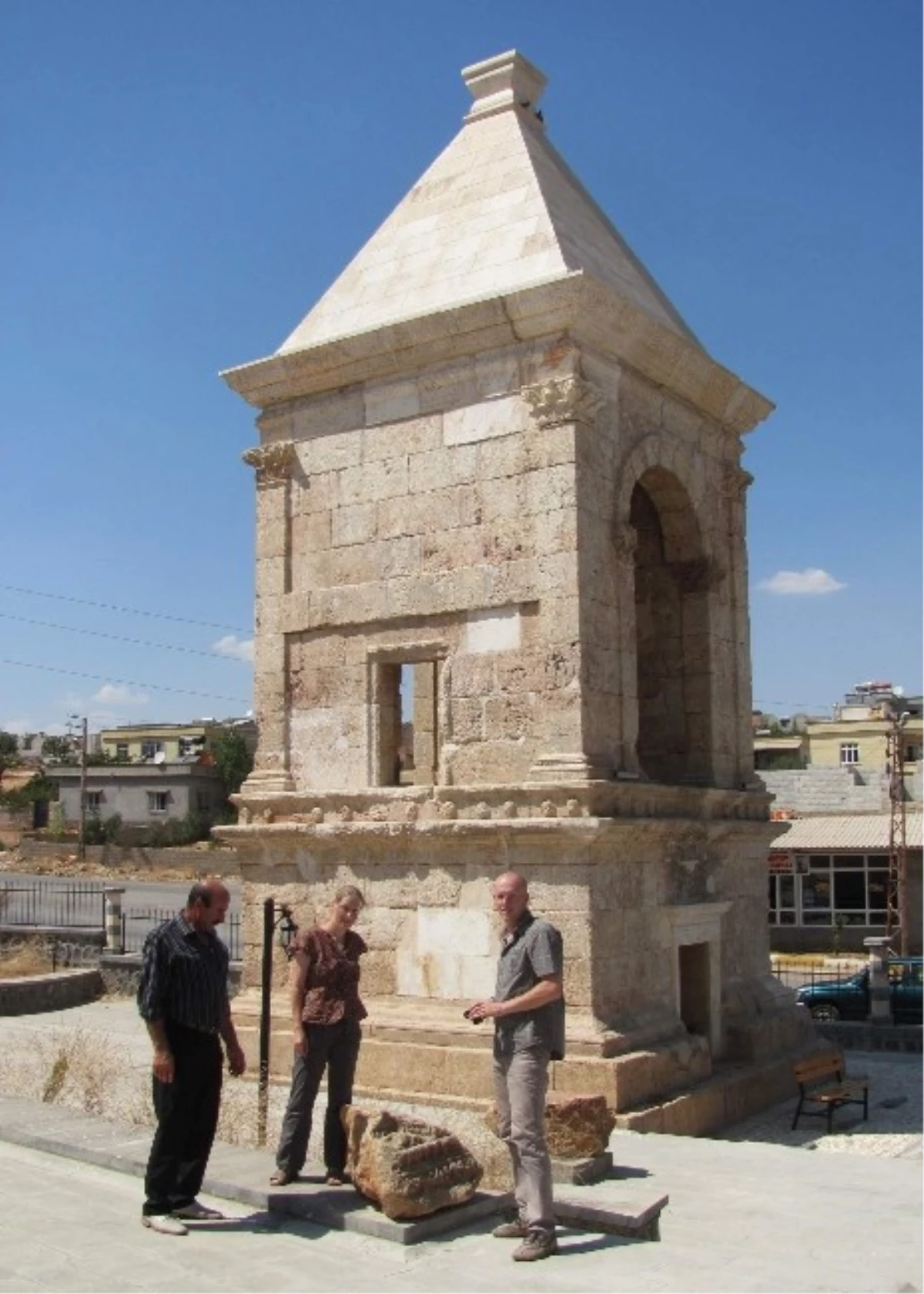 Gaziantep\'te Alman Turistler Anıt Mezarlara Hayran Kaldı