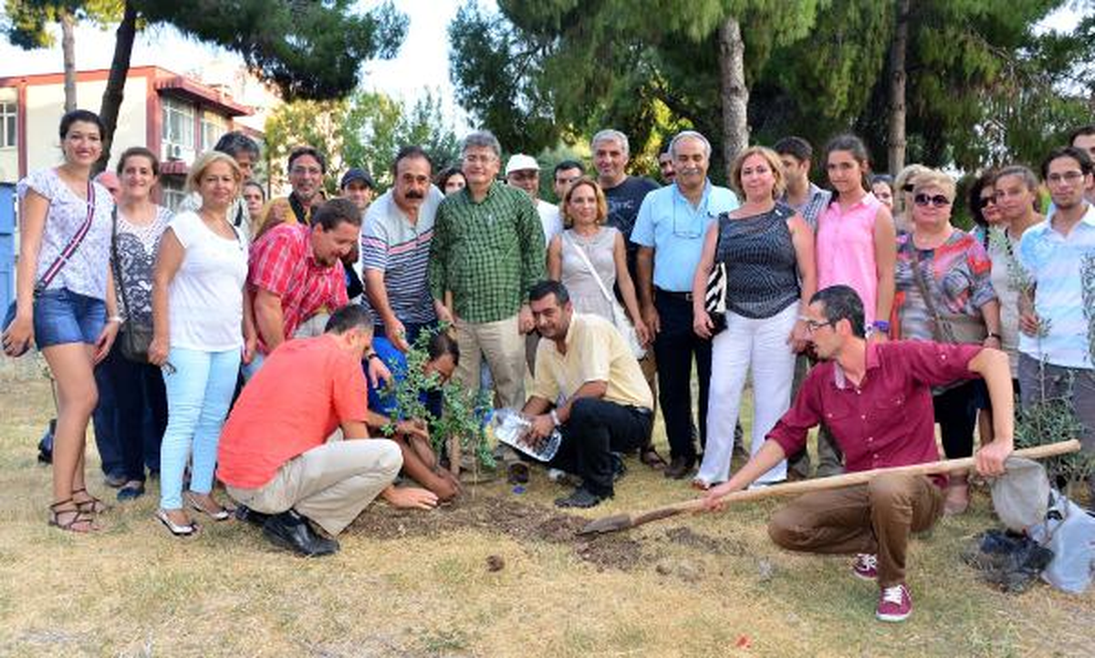 Çevreciler Ek Bina Yapılacak Hastane Bahçesine Fidan Dikti