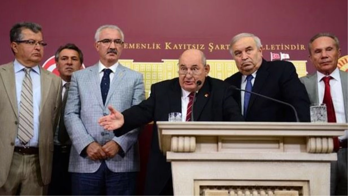 CHP\'li Eski Vekiller Yayınladıkları Bildiriyle Kılıçdaroğlu\'nu İstifaya Çağırdı