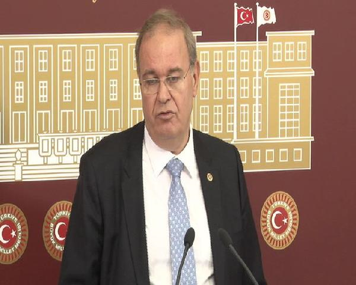 CHP\'li Öztrak: Seçilen Cumhurbaşkanı Partisini Dizayn Etmeye Çalışıyor